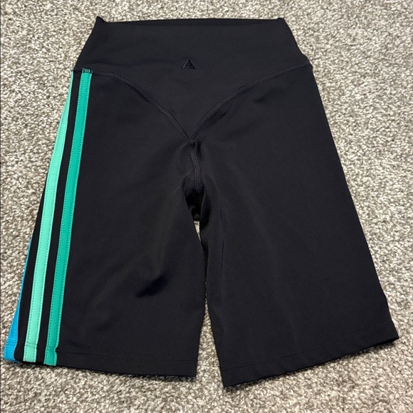 Vitality Pulse Biker Shorts- Night Drive - Picture 3 of 4